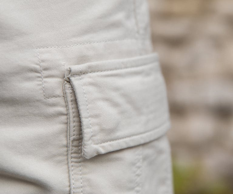 Asphalte - Le Short Cargo - un satin robuste